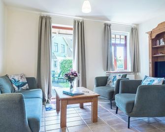 Ferienhaussiedlung Strandperlen Buchenhof 4c (Typ V) - Wustrow (Darss) - Wohnzimmer