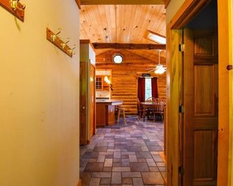 'The Cabin' North Woods Heaven With Lake Access - Lac du Flambeau - Hallway