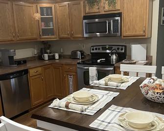 Theos Cottage Niagara - Lewiston - Kitchen