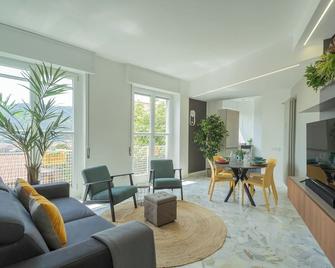 Como Panorama by Rent All Como - Como - Stue