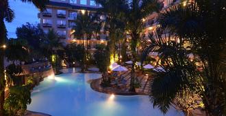 萬隆雅加達酒店 - 萬隆 - 萬隆 - 游泳池