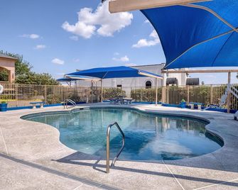 SureStay by Best Western Mission - Mission - Pool