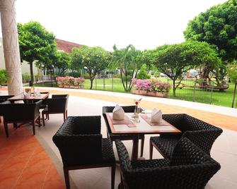 Hotel Tropicana Pattaya - Pattaya - Patio