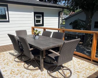 Cozy Downtown Fort Mill...1/2 Block to Main Street Restaurants (3 Bd, 2 Ba) - Fort Mill - Патіо