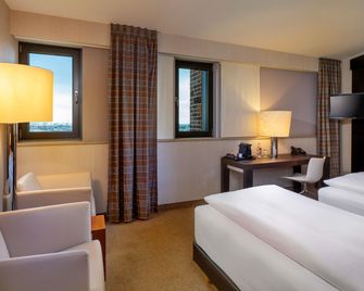 Mövenpick Hotel Hamburg - Hamburg - Schlafzimmer