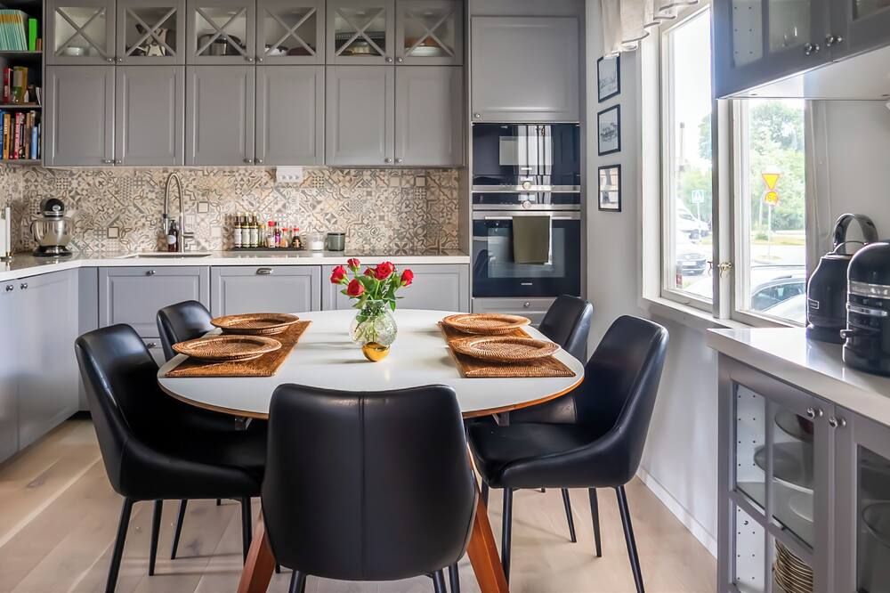 Lovely house close to Stockholm City for the Big Family - שטוקהולם - חדר אוכל