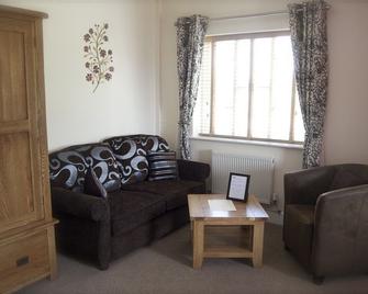 The Walnut Tree Inn - Warminster - Living room