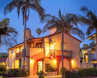 كاستيلو إن آت ذا بيتش - سانتا باربارا - مبنى