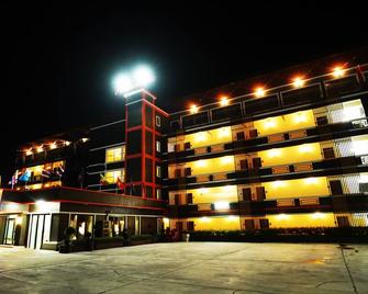 Pt Grand Hotel - Kanchanaburi - Gebouw