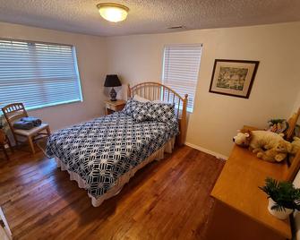 Little Garden House - Pine Mountain - Bedroom