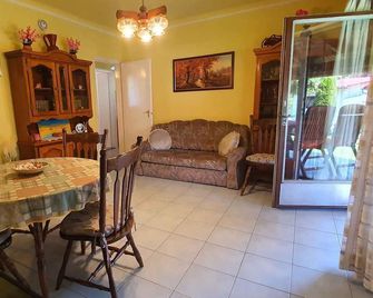 Holiday apartment with free Wi-Fi and garden pavilion - Balatonfenyves - Comedor