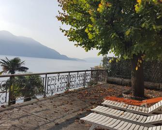 Scenic villa overlooking Lake Maggiore - Oggebbio - Balcony