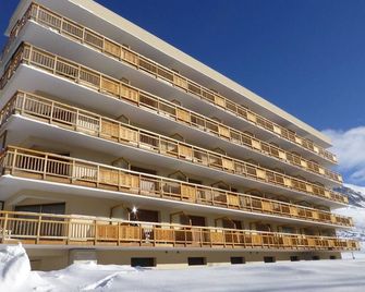 2-Room Apartment for 6 - Near Slopes in Alpe d'Huez - Huez - Building