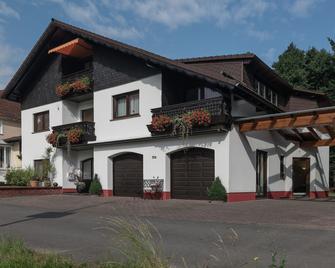 Boutique Apartment in Hüttenthal With Balcony and Terrace - Güttersbach - Edificio