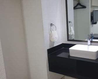 Hotel Principado Tijuana Aeropuerto - Tijuana - Baño
