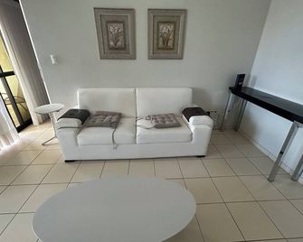 Complete flat in the center of Palmas. - Palmas - Living room