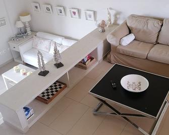 Summer House For Rent - Skala Fourkas - Sala de estar