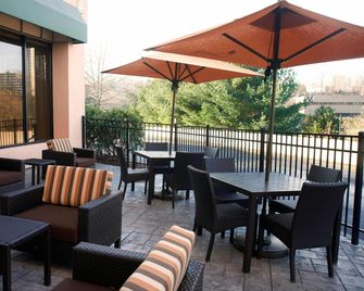 Courtyard by Marriott Shelton - Шелтон - Патіо