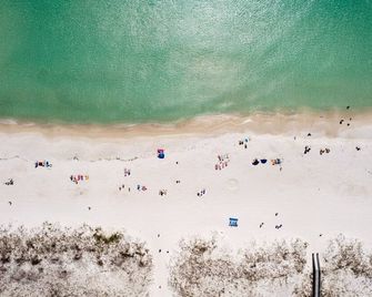Beach Access and Poolside Views - Stunning Coastal Haven - Navarre - Playa