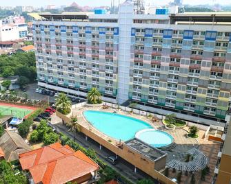 Dewi Depok Apartment Margonda Residence 2 - Depok - Piscine