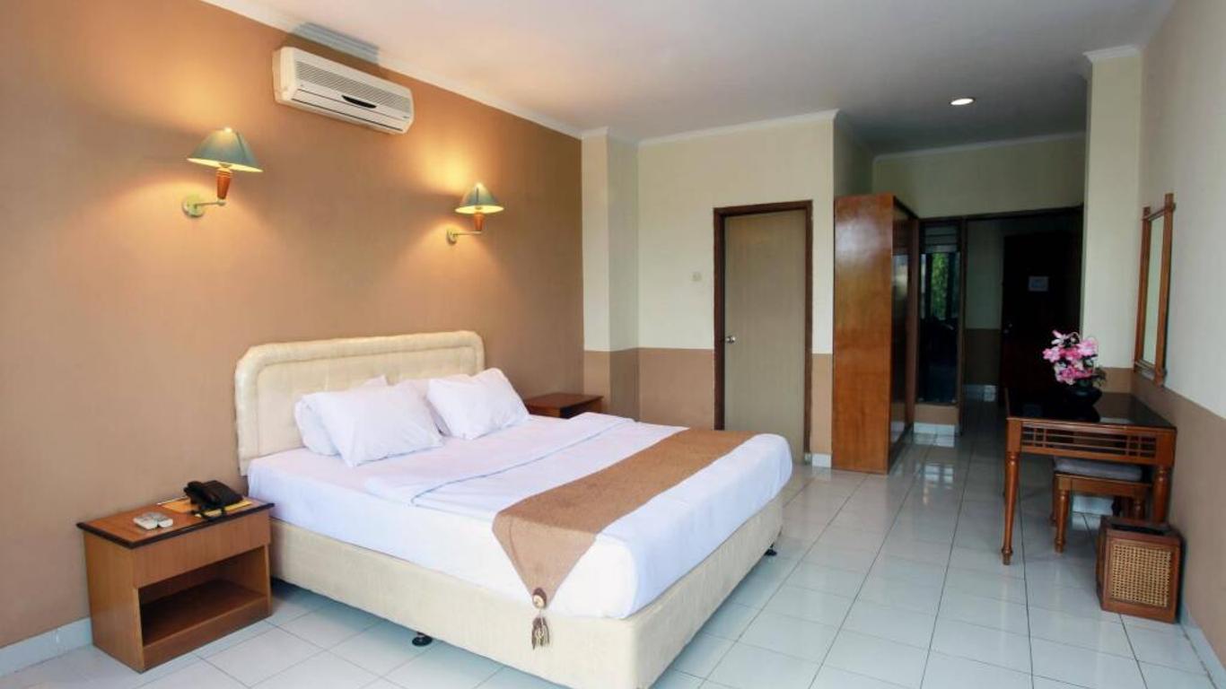 Alexander Hotel Tegal