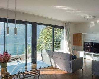 Villa Olivo - By Myhomeincomo - Blevio - Living room