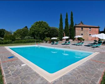 A charming agritourism complex in the Chiana Valley. - Cortona - Zwembad