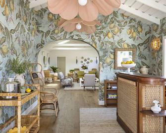 Farmhouse Motel - פאסו רובלס - לובי