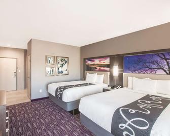 La Quinta Inn & Suites by Wyndham Kingsville - Kingsville - Schlafzimmer