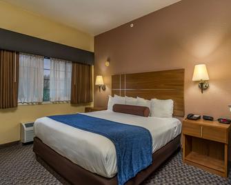 Best Western Plus Shamrock Inn & Suites - Shamrock - Bedroom