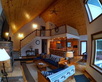 Exceptional Chalet Near Harbor, Nubs Nob And Boyne Highlands Ski And Golf Resort - Harbor Springs - Salon