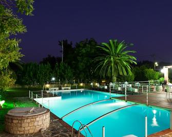 Olympic Village Hotel & Spa - Olympia - Pool