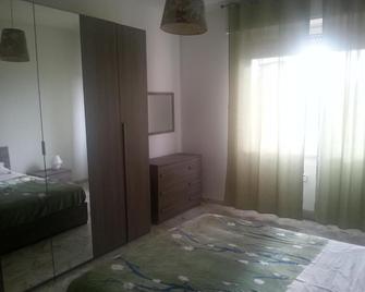 Vittoriaalbissola - Albissola Marina - Bedroom