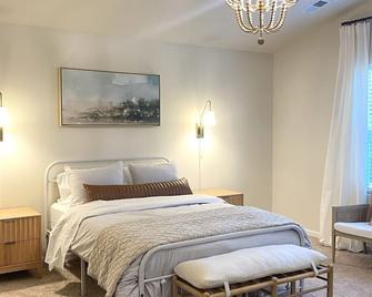 NEW!!!! Luxury 3 bedroom home- 8 mins from downtown Spartanburg - Spartanburg - Bedroom