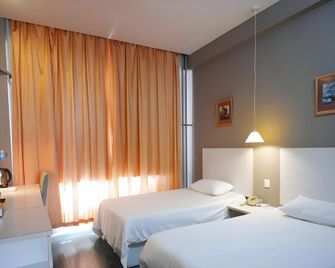 Home Inn Weihai High-speed Railway North Station Shichang Avenue RT-Mart - Weihai - Habitación