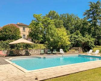 Villa élégante à Villeneuve-sur-Lot avec piscine privée - Villeneuve-sur-Lot - Piscina