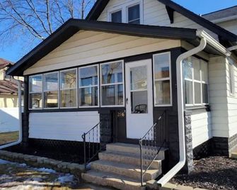 Spacious Bungalow- 20min To Wi Dells/Devils Lake - Portage - Edificio