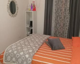 La Perla B & B - Ciampino - Camera da letto