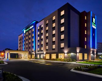 Holiday Inn Express Sarnia - Point Edward By IHG - Point Edward - Gebäude