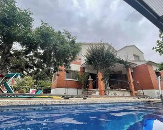 \'wiking Land\' 4-room House on 2 Levels. Property Suitable for 8 People - Altafulla - Piscina