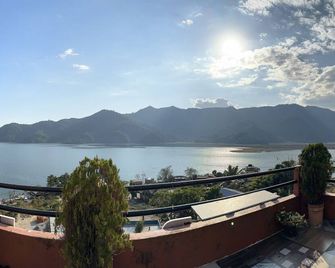 Nar-Bis Hotel - Pokhara - Balcón