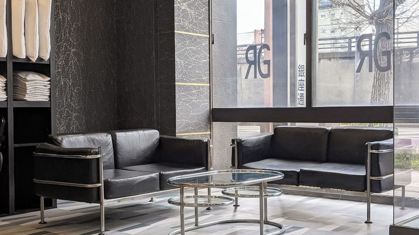 جي آر هوتل جينزادوري