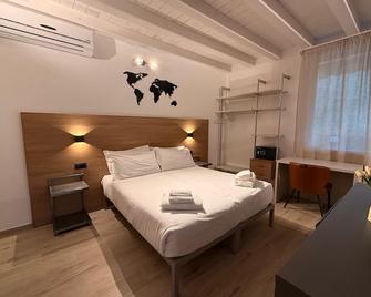 5 Terre Hub Suite 1 - La Spezia - Bedroom