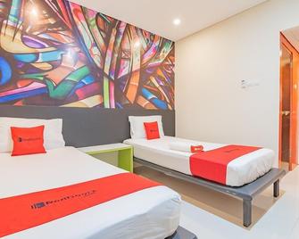 RedDoorz @ Rajawali Km 5 - Palangkaraya - Bedroom