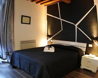 Bed & Breakfast Viziottavo - Castiglion Fiorentino - Bedroom