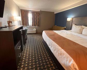Econo Lodge Louisville East - Louisville - Bedroom