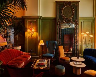 ذا سيرين هوتل، آن آش هوتل - ديترويت - ردهة