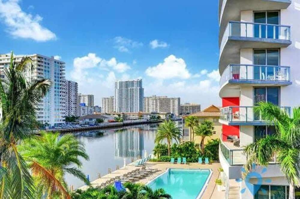 Lovely Studio with Amazing View gym and amenities - הלנדייל ביץ'