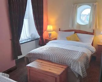 Buggle's Pub And Accommodation - Kilrush - Habitación