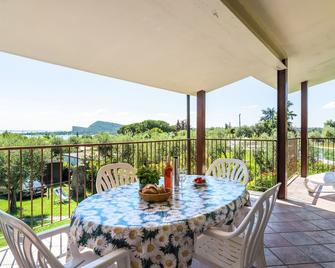 Secluded Apartment in Manerba del Garda With 3 Pools - Manerba del Garda - Balkon
